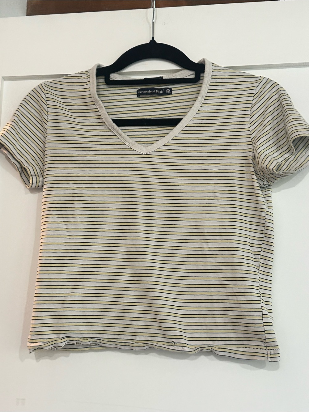Abercrombie & Fitch Cream Striped V‑Neck Tee XS Worn with some flaws